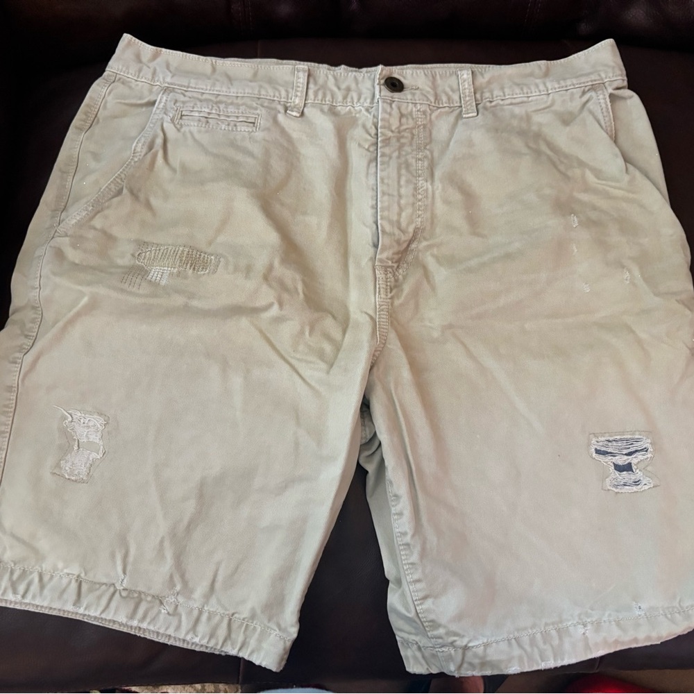American Eagle Outfitters Tan Cargo Shorts with Timeless Style